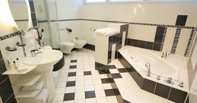 Hotelzimmer Bad separat City Hotel Berlin East Bath Room | © City Hotel Berlin East 